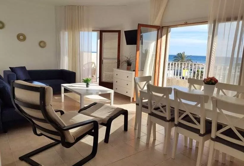 Apartamentos Sol y Mar Segur 3000