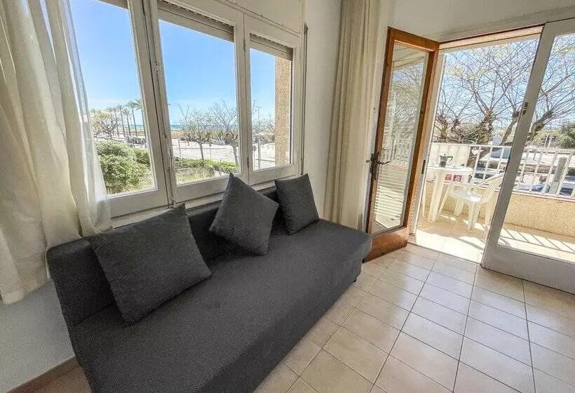 Apartamentos Sol y Mar Segur 3000