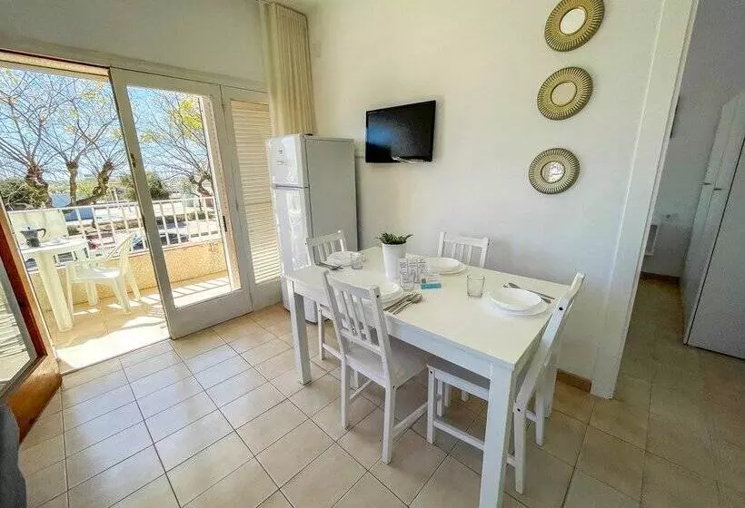 Apartamentos Sol y Mar Segur 3000