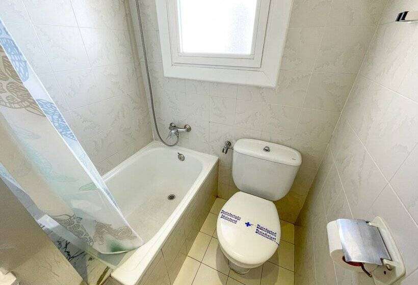 Apartamentos Sol y Mar Segur 3000