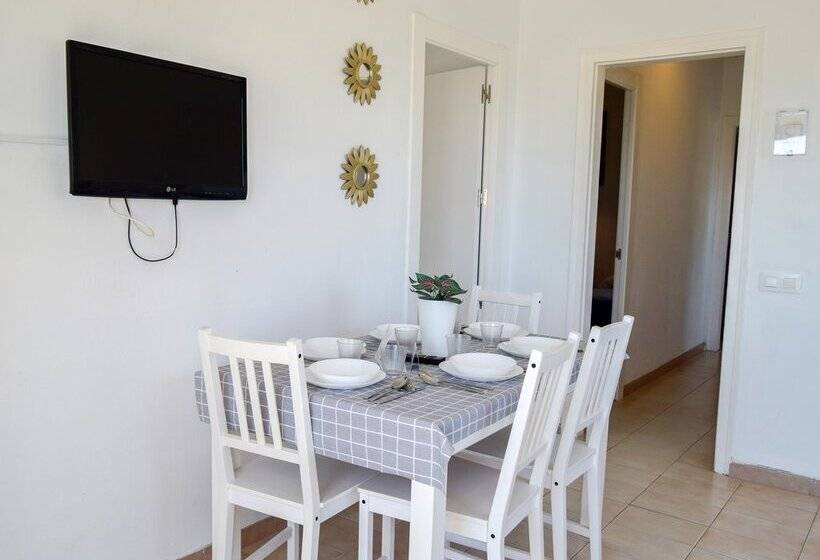 Apartamentos Sol y Mar Segur 3000