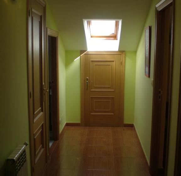 پانسیون Hostal Catro Ventos