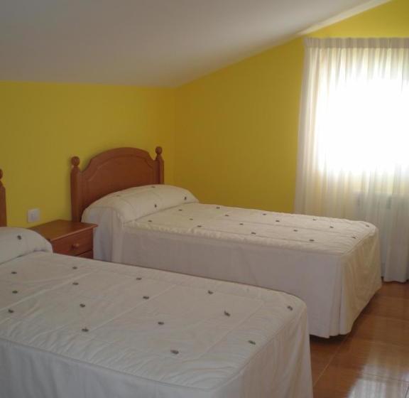 پانسیون Hostal Catro Ventos