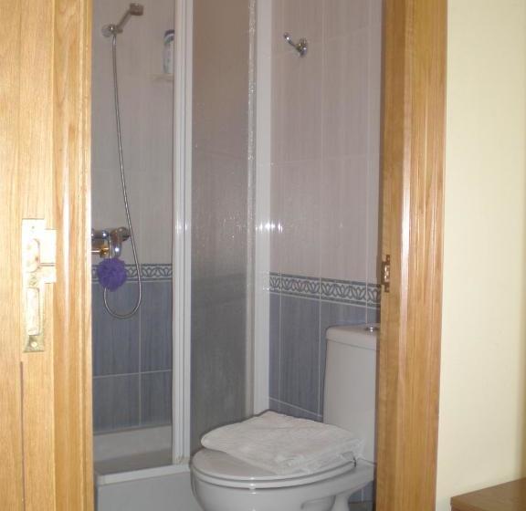 پانسیون Hostal Catro Ventos