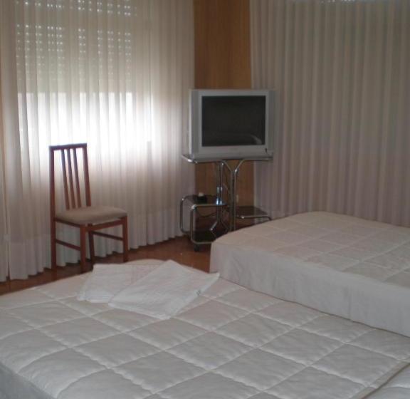 پانسیون Hostal Catro Ventos