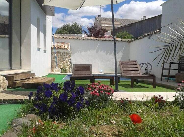 بنسيون Casa Oretani