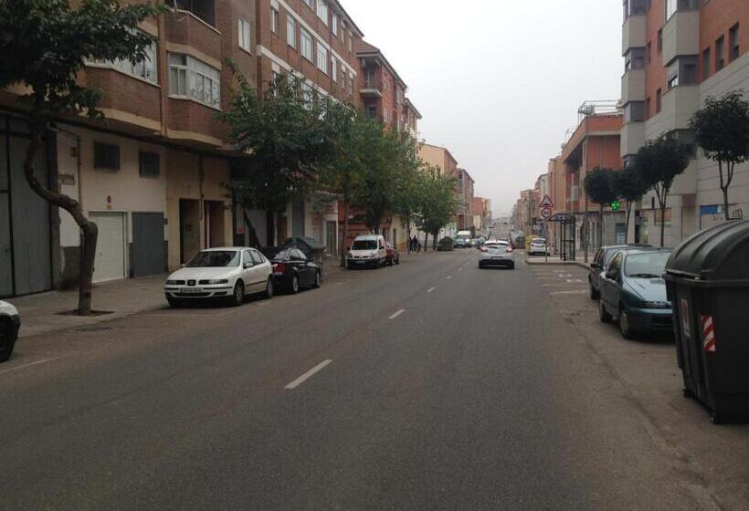 پانسیون Hostal El Poligono