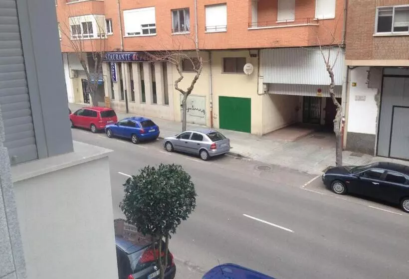 پانسیون Hostal El Poligono