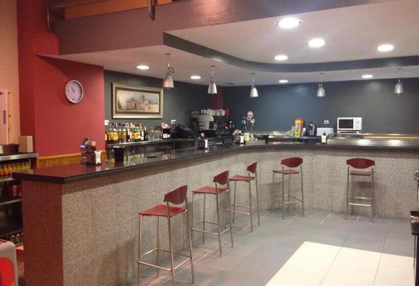 پانسیون Hostal El Poligono