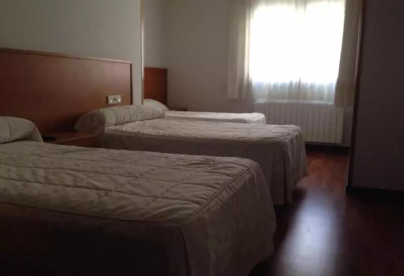 پانسیون Hostal El Poligono