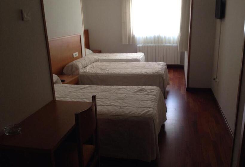 پانسیون Hostal El Poligono