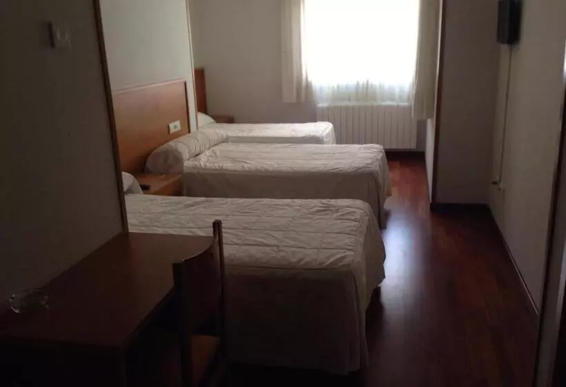 پانسیون Hostal El Poligono