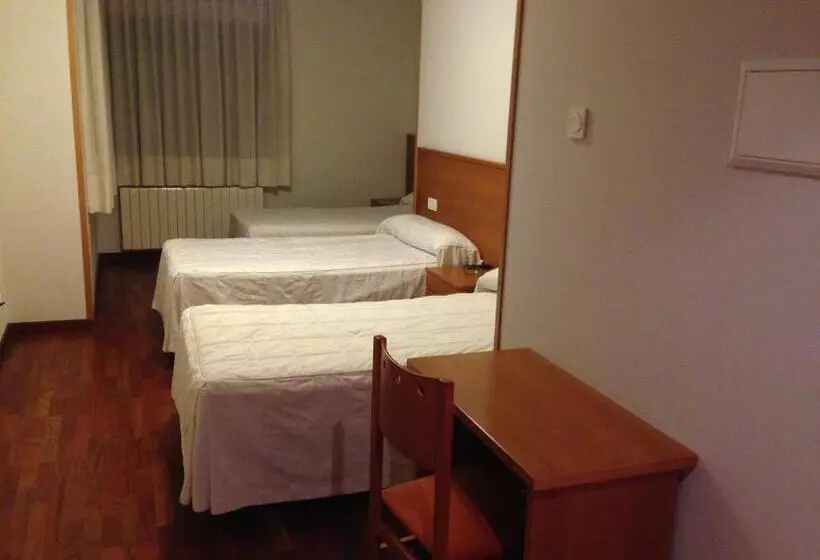 پانسیون Hostal El Poligono