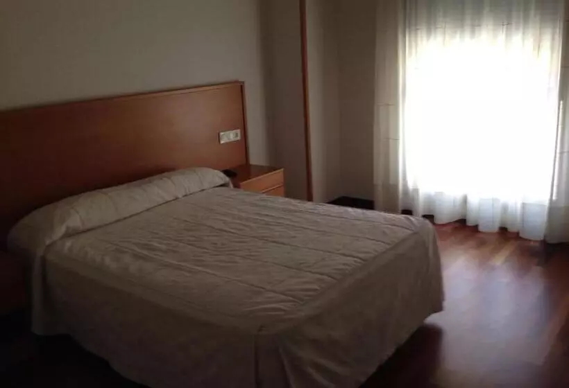 پانسیون Hostal El Poligono