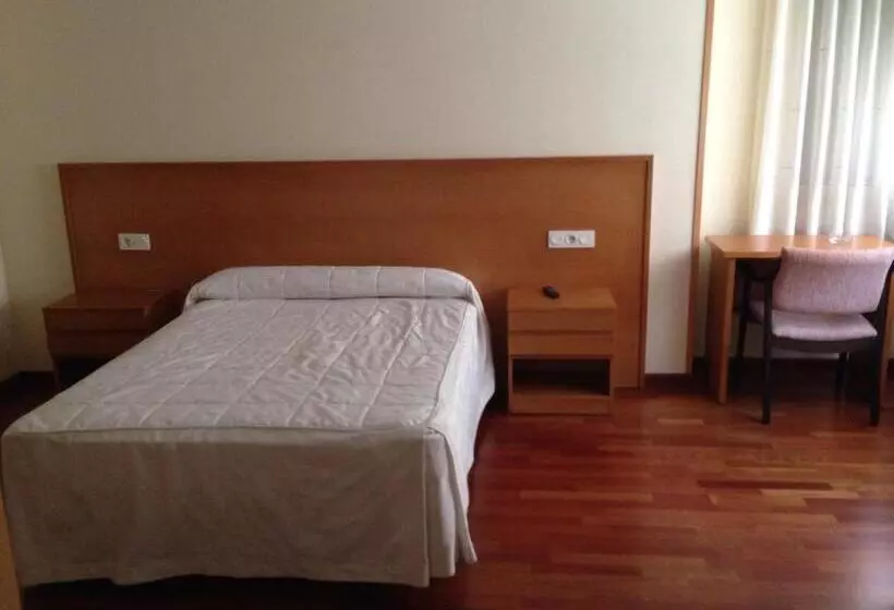 پانسیون Hostal El Poligono