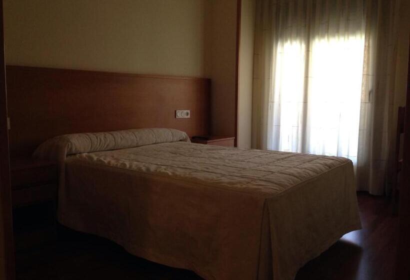 پانسیون Hostal El Poligono