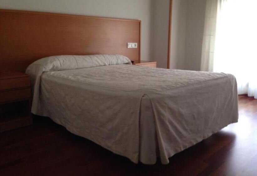 پانسیون Hostal El Poligono