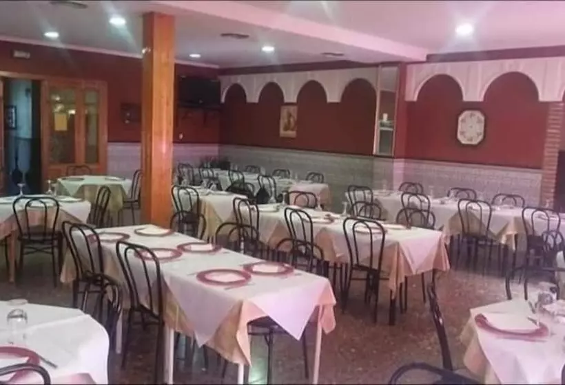 ユースホステル Hostal Restaurante El Parador