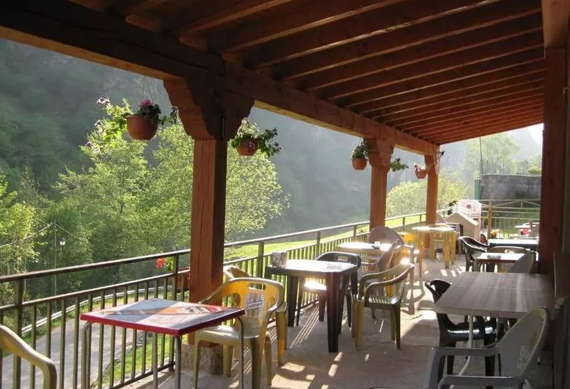پانسیون Hostal El Duje