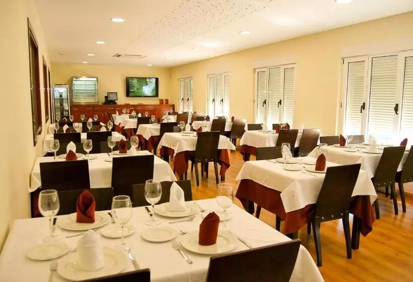 پانسیون Hostal Restaurante María Victoria