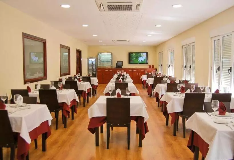 پانسیون Hostal Restaurante María Victoria