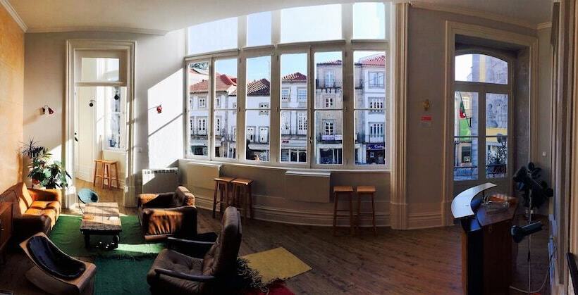 پانسیون Dona Emília Guest House & Studio Apartment Building