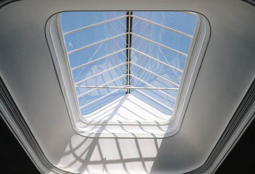 پانسیون Dona Emília Guest House & Studio Apartment Building