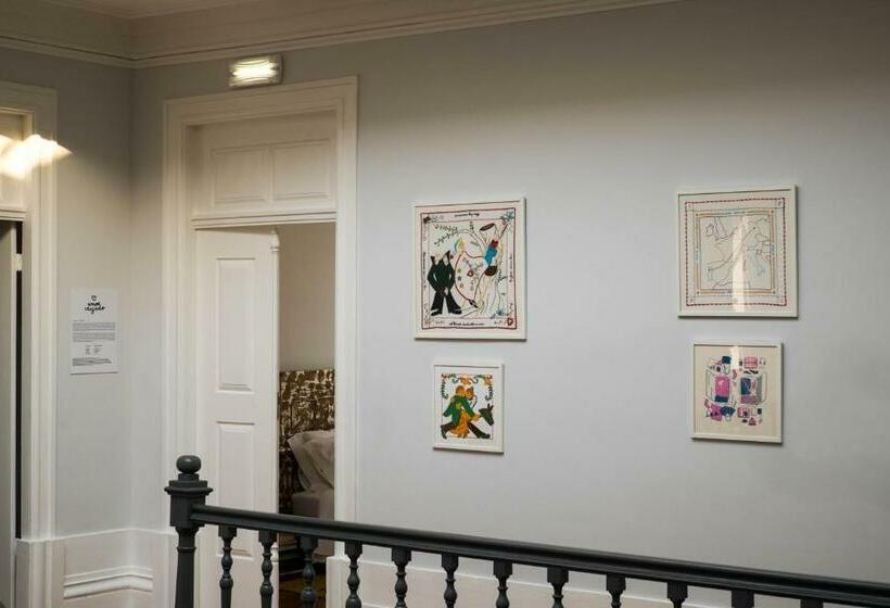 پانسیون Dona Emília Guest House & Studio Apartment Building