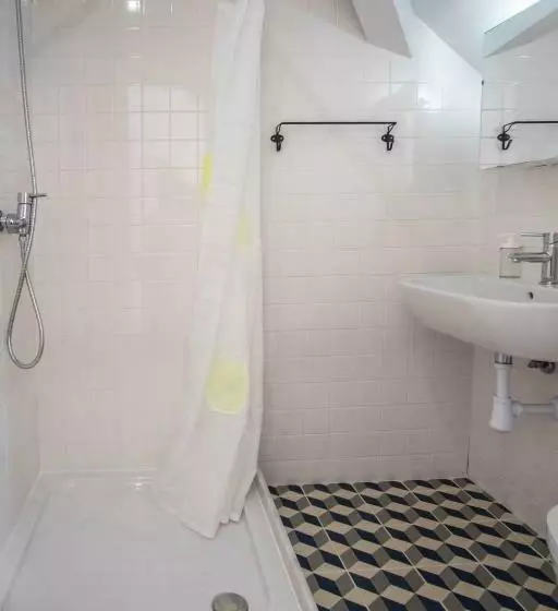 پانسیون Dona Emília Guest House & Studio Apartment Building