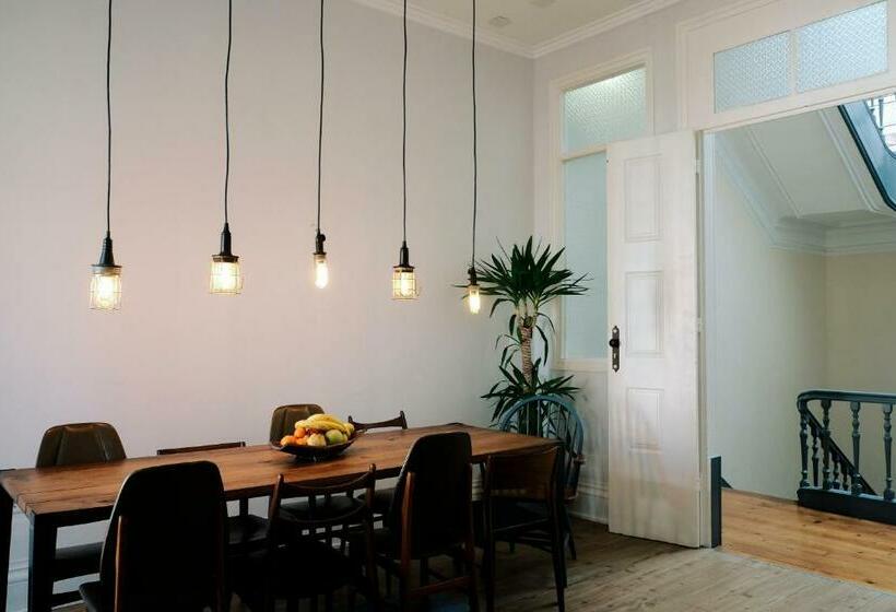 پانسیون Dona Emília Guest House & Studio Apartment Building