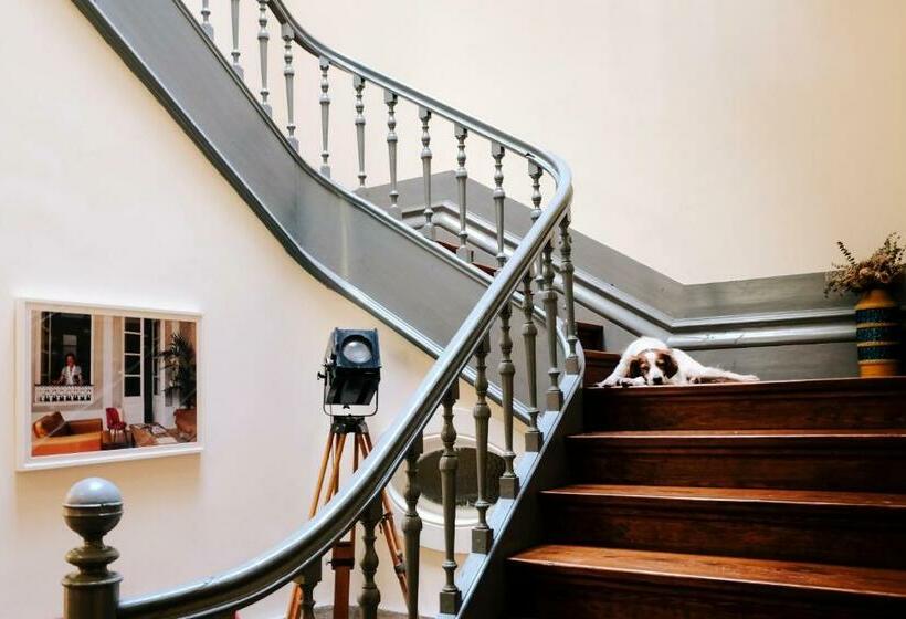 پانسیون Dona Emília Guest House & Studio Apartment Building