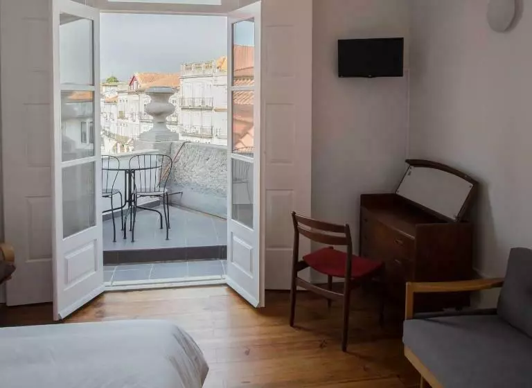 پانسیون Dona Emília Guest House & Studio Apartment Building