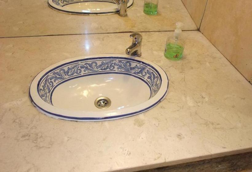 پانسیون Lisbon Budget Inn