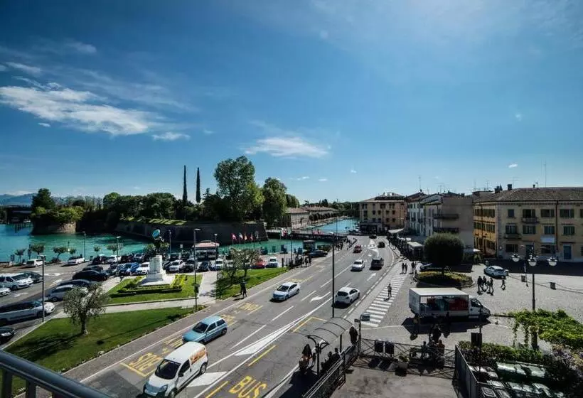 ペンション Riviera Carducci Rooms