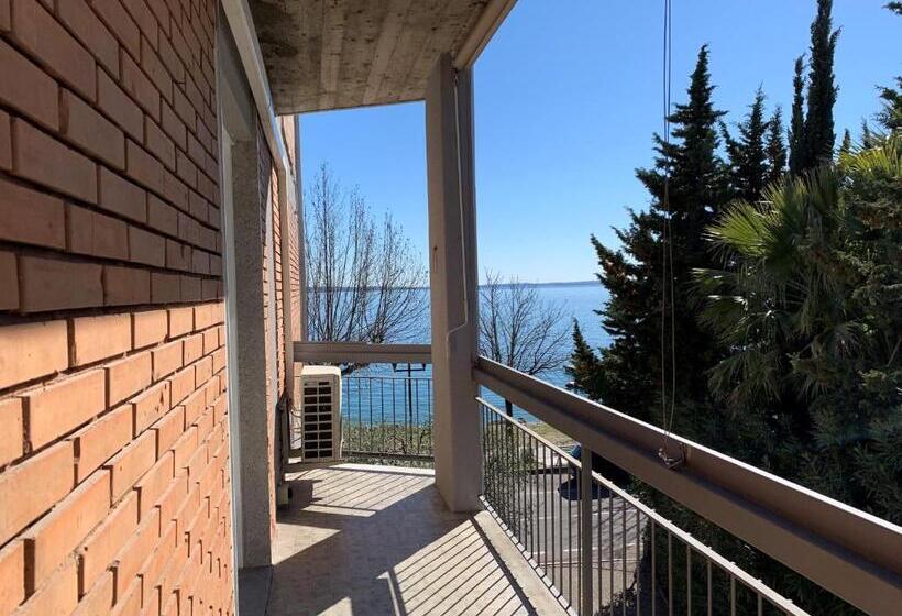 Front Lake Apartment Bardolino