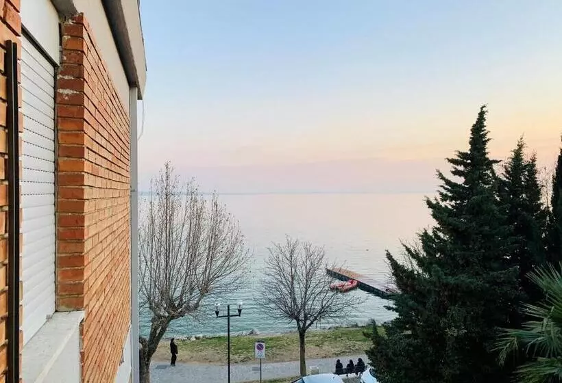 Front Lake Apartment Bardolino