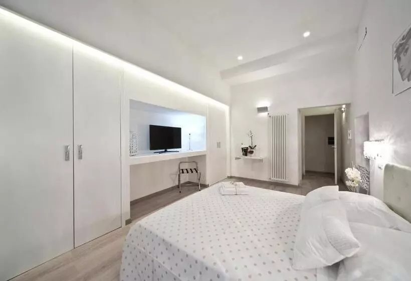 ペンション Whitehouse