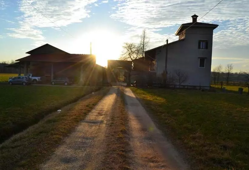 هتل Agriturismo La Farazzina
