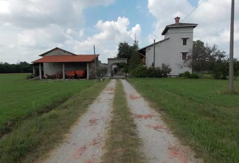هتل Agriturismo La Farazzina