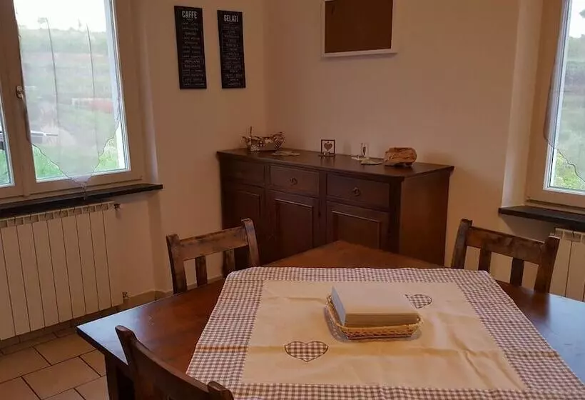 Hotelli B&b Podere Montese