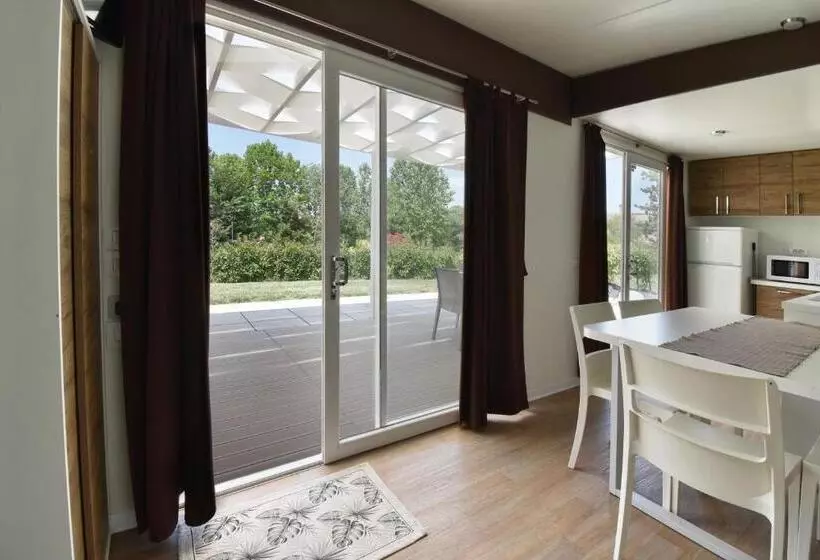 Hotelli Agriturismo B&b Corte Tonolli