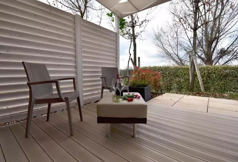 Hotelli Agriturismo B&b Corte Tonolli