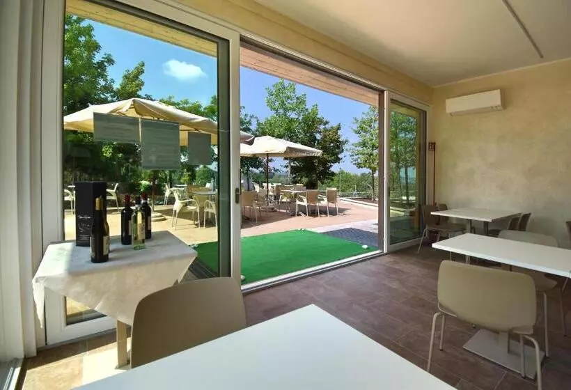 Hotelli Agriturismo B&b Corte Tonolli