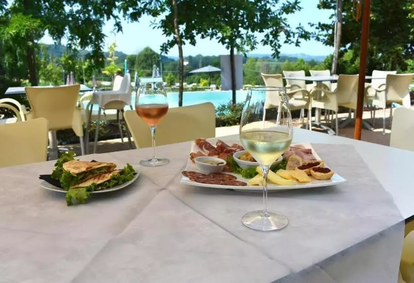 Hotelli Agriturismo B&b Corte Tonolli