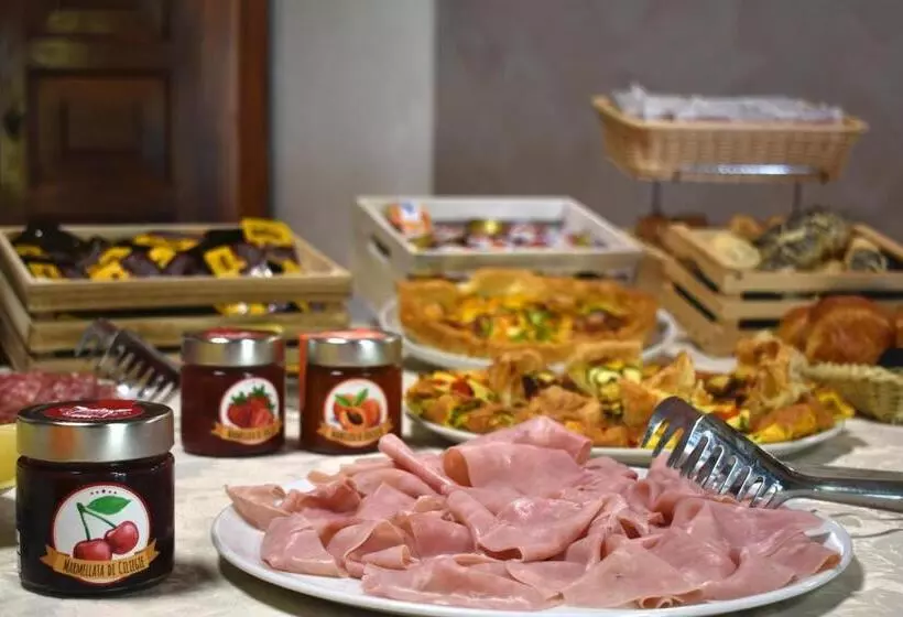 Hotelli Agriturismo B&b Corte Tonolli