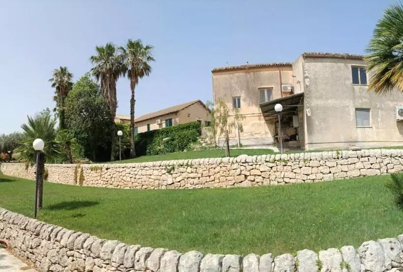 هتل Agriturismo Giannavi