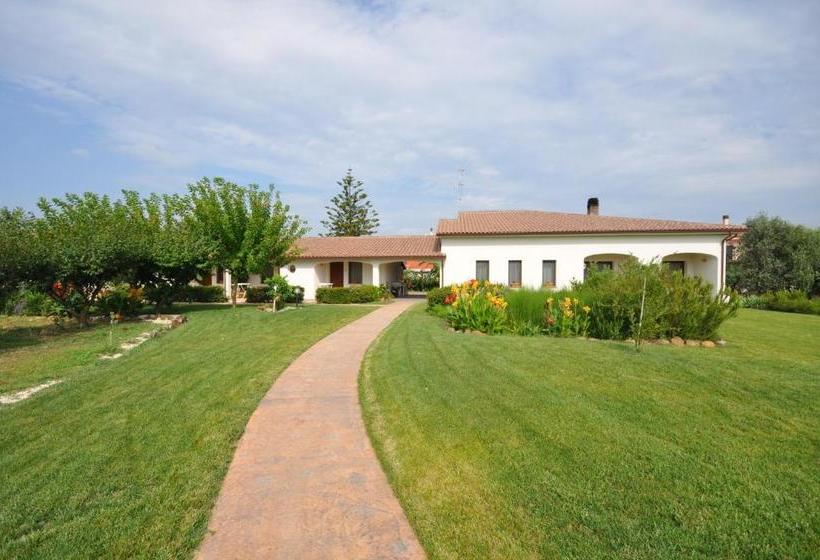 فندق Agriturismo Mulinu Betzu