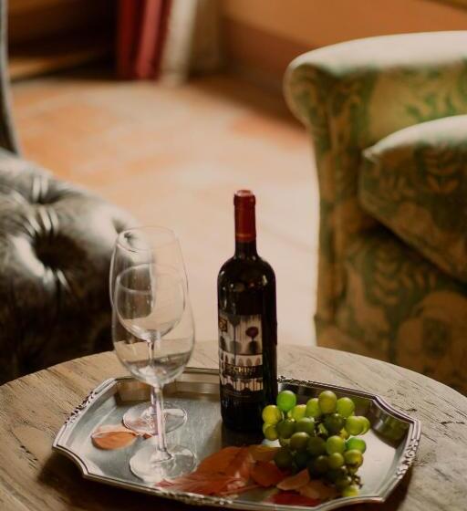 هتل La Striscia Wine Resort