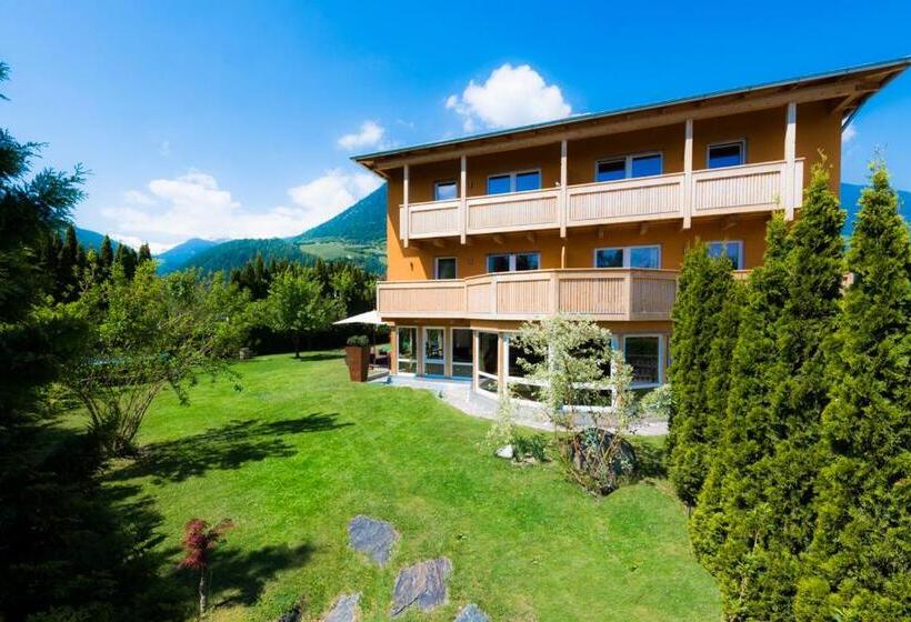 Отель Residence Garni Haus Tschenett