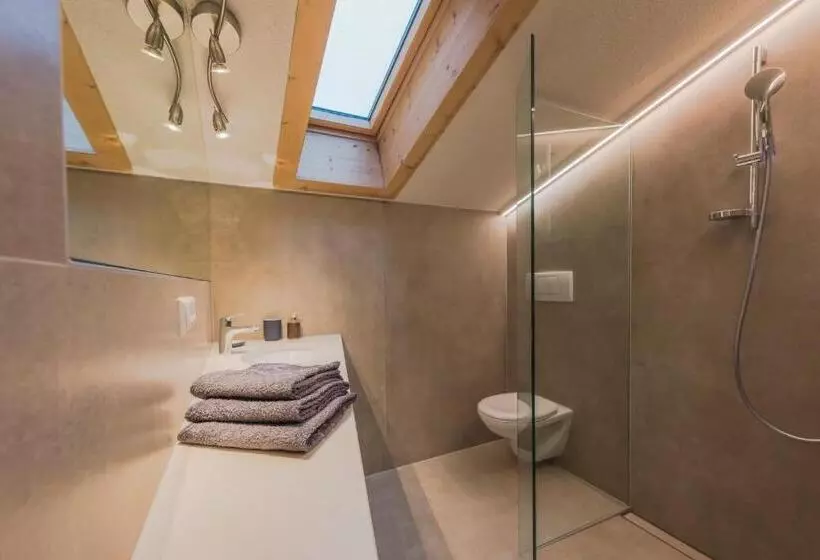 Hotelli Residence Garni Haus Tschenett